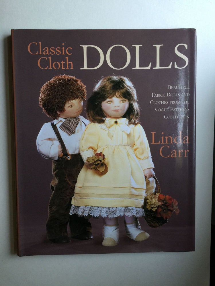 Item #37975 Classic Cloth Dolls: Beautiful Fabric Dolls and Clothes from the Vogue Patterns Collection. Linda Carr.