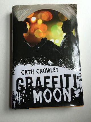 Item #38051 Graffiti Moon. Cath Crowley